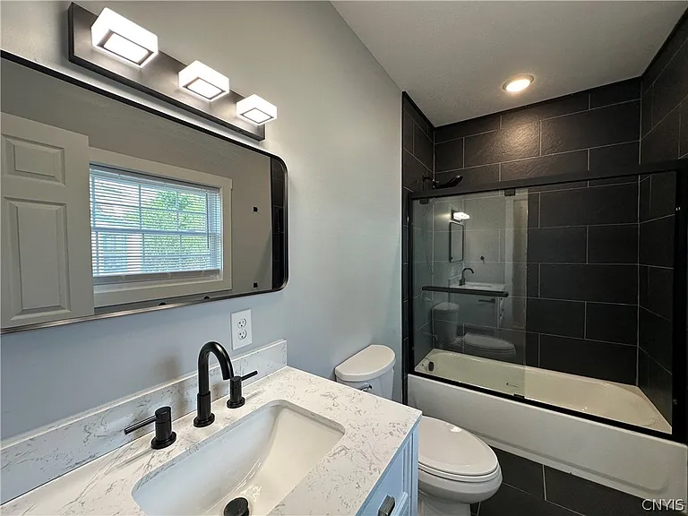 128 Caroline Ave — Photo 15