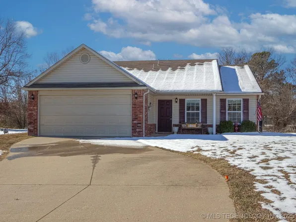 1108 SE 22nd St, Pryor, OK 74361