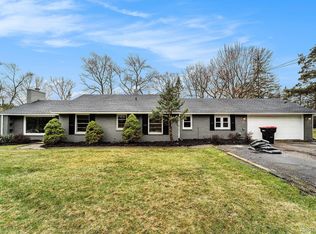 25235 Peekskill, Southfield, MI 48033