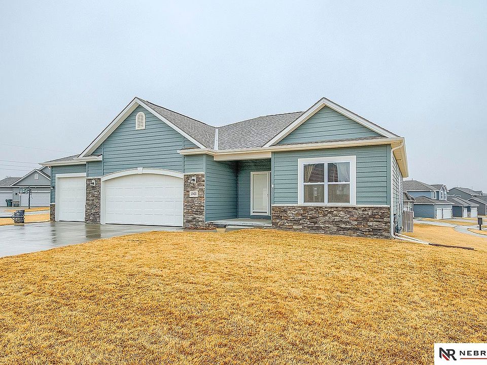 1st image of 20423 Saratoga Cir