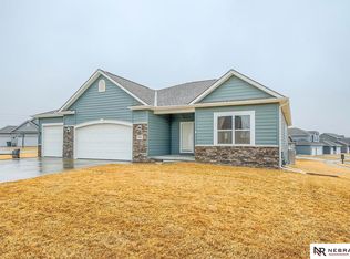 20423 Saratoga Cir, Elkhorn, NE 68022