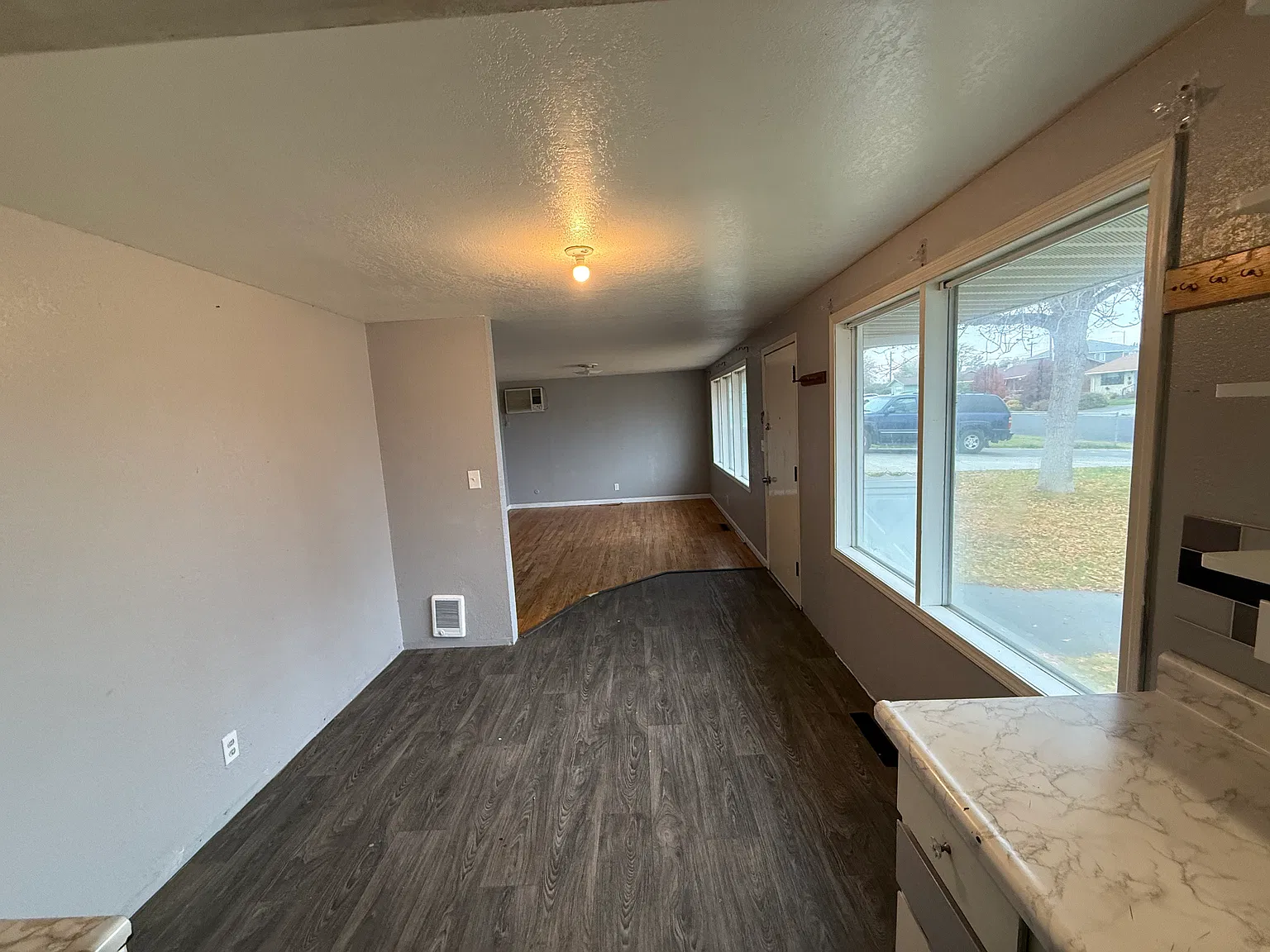 3 bed, 1300 sqft, $1,700 — Photo 4