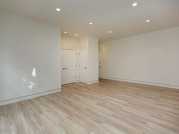 4th image of 7223 Willoughby Ave APT 103