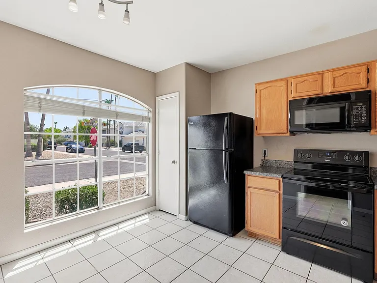 1146 N Granada Dr — Photo 7