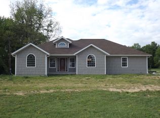 1906 E Hall St, Olney, IL 62450