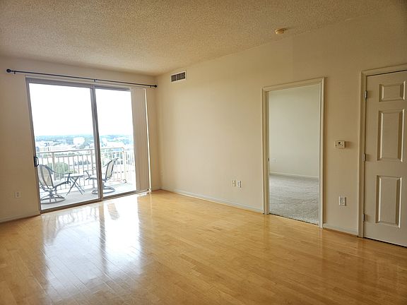 5th image of 2726 Gallows Rd APT 1503