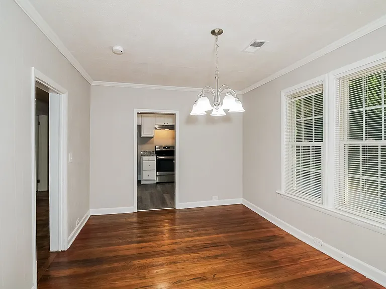 1494795_020_dining_room_12931566.jpg