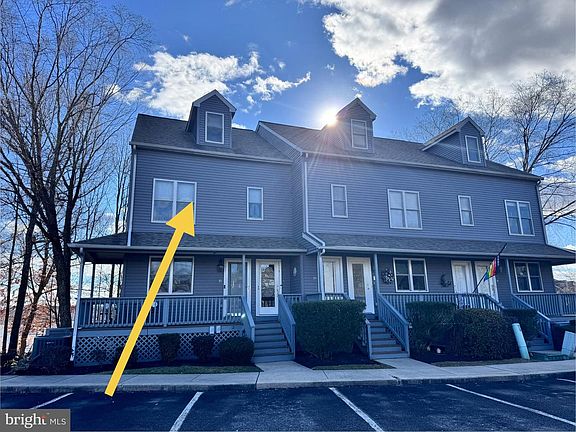 3rd image of 80 NE Isles Dr