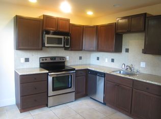 633 Woodside Sierra, Sacramento, CA 95825