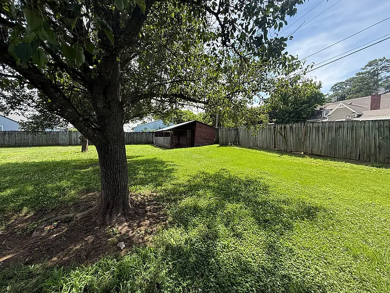 1010 Blount Ave — Photo 18