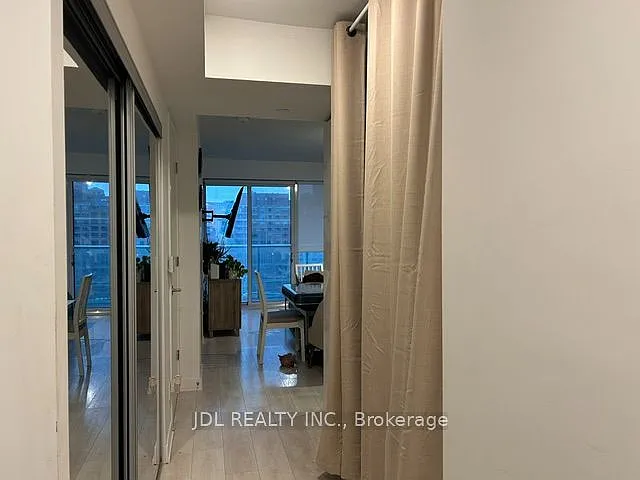 501 Yonge St — Photo 2