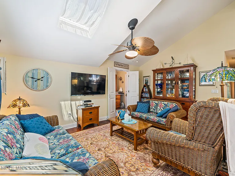 204 Randall Ave — Photo 8