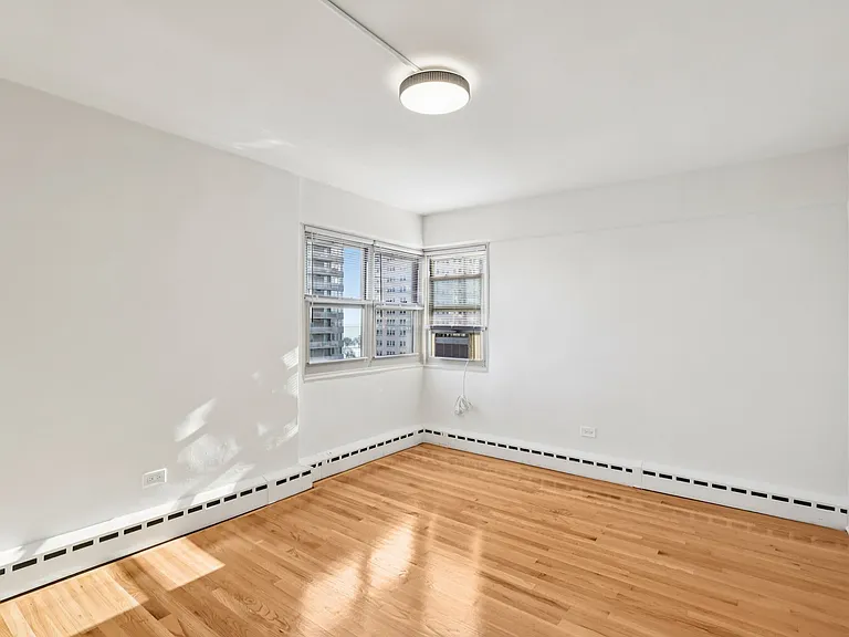 5630 N. Sheridan Rd. — Photo 11