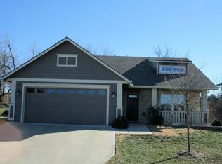 931 Olivers Ct, Lawrence, KS 66046