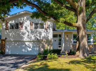 1160 Kenton Rd, Deerfield, IL 60015