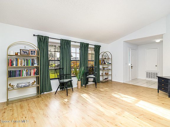 4th image of 2752 Kingdom Ave