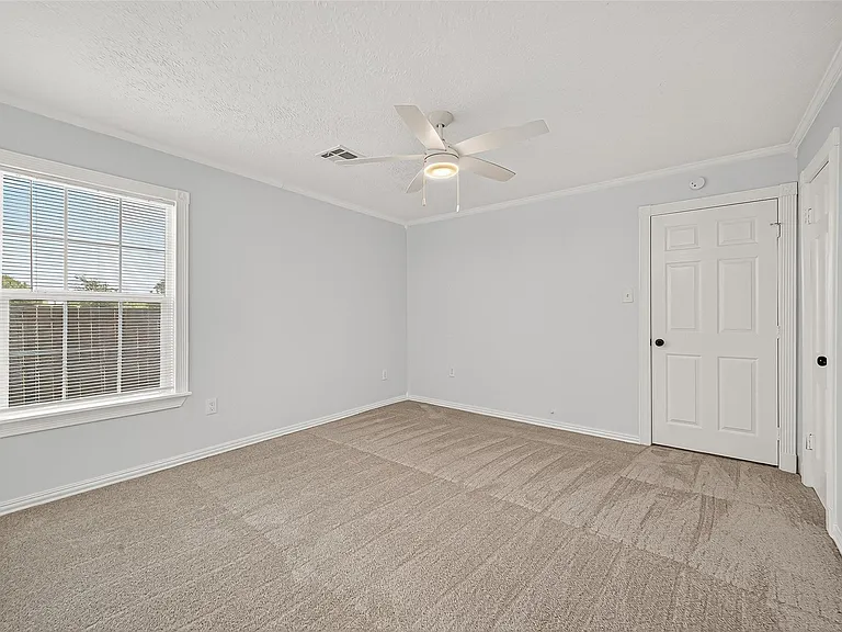 714 E Humble St — Photo 20