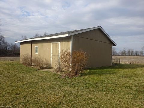 3rd image of 10145 Byers Ave