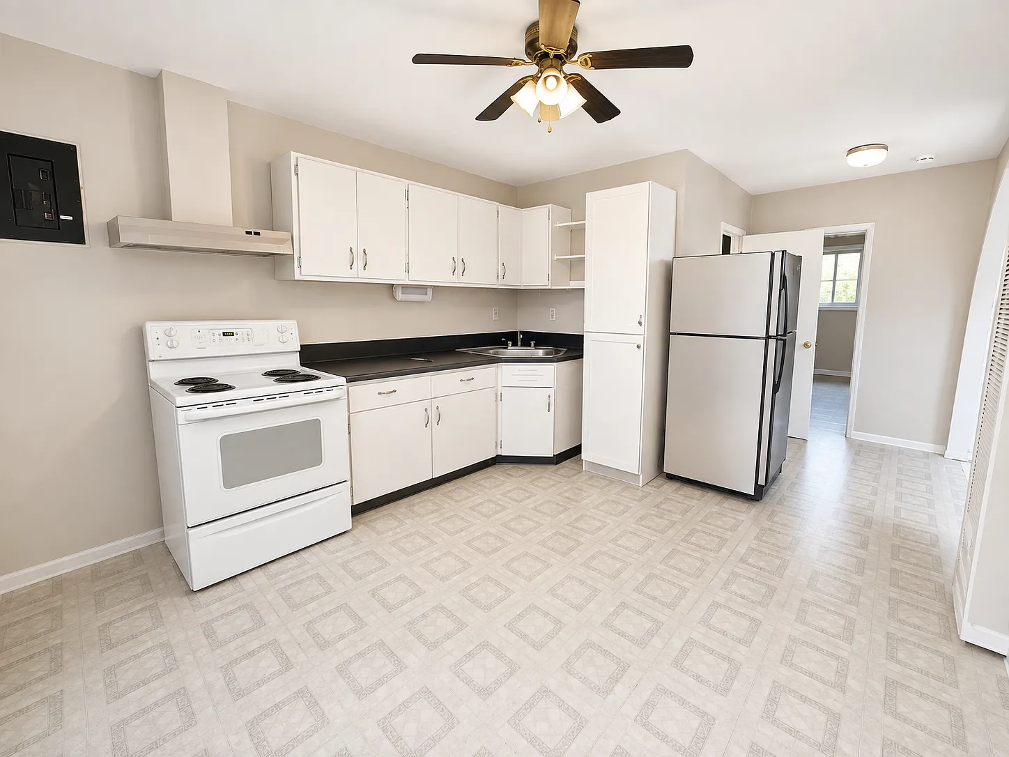 1572 North Shore Drive - Unit 1 — Photo 1