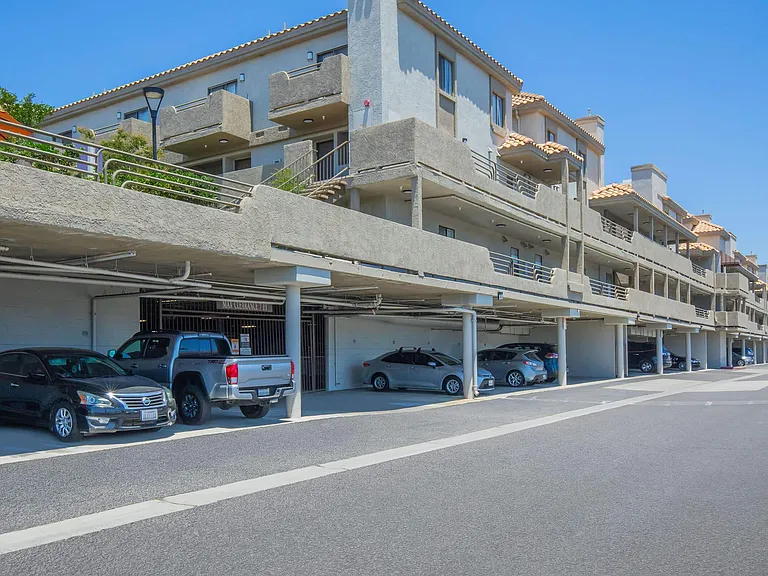 Glenoaks Terrace Apartments — Photo 9