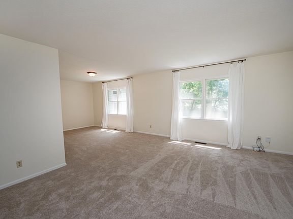 4th image of 2834 Barlow St