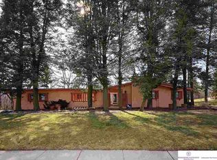 4675 Willit St, Omaha, NE 68152