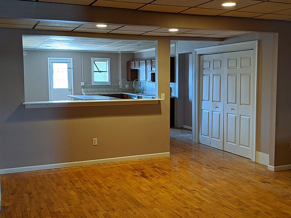 2nd image of 221 1/2 S Bridge St