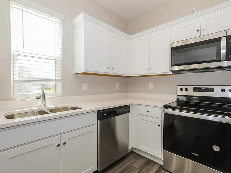 637 Knightsbridge Ln — Photo 9