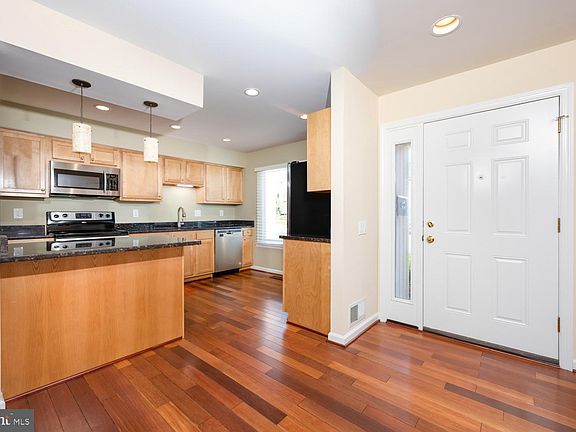 3rd image of 18505 Split Rock Ln