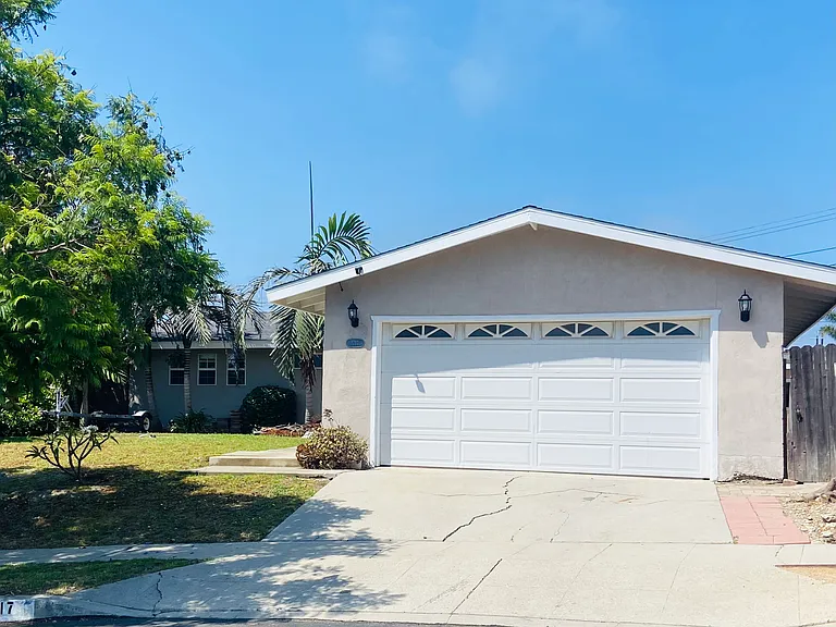 1717 Palacios Dr — Photo 1