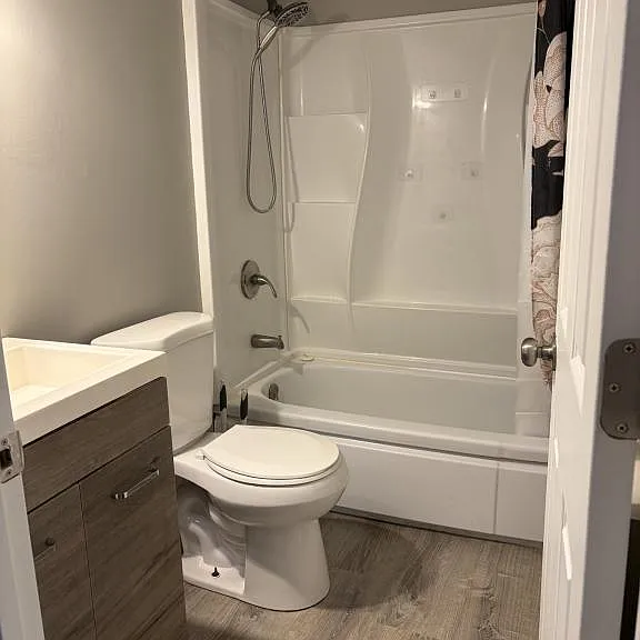 124 E State St #4 — Photo 7