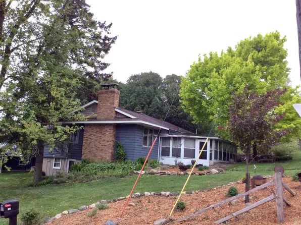 601 Plum St, Decorah, IA 52101