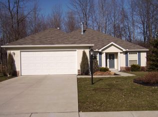 135 Queens Ct, Sheffield Lake, OH 44054
