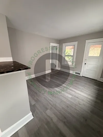 15619 School Avenue - Upstairs — Photo 3