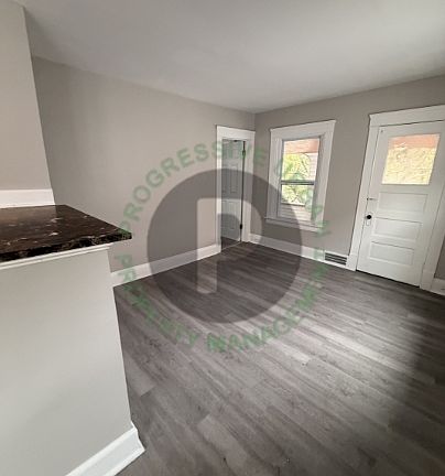 3rd image of 15619 School Ave