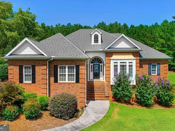 685 Melody Ln, Hartwell, GA 30643