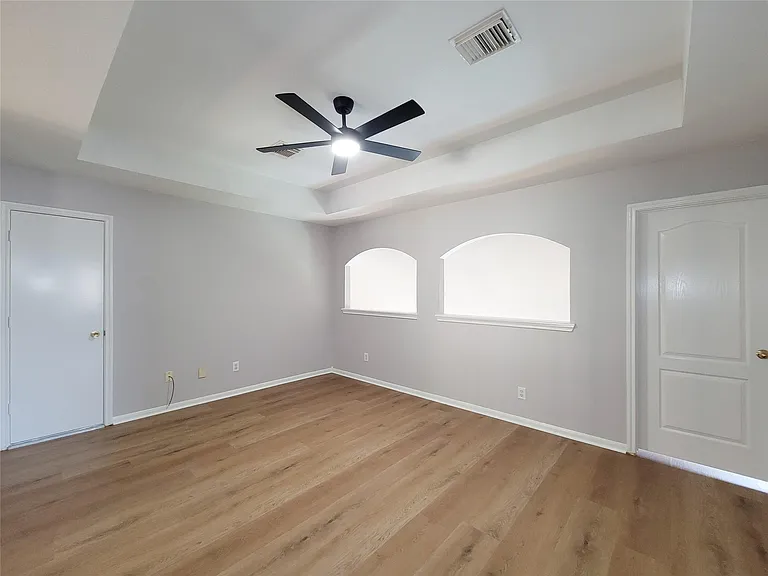 9410 Barretts Glen Ct — Photo 30
