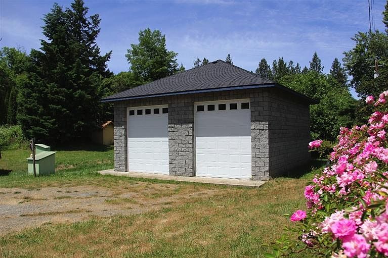 2nd image of 2565 Cloverlawn Dr