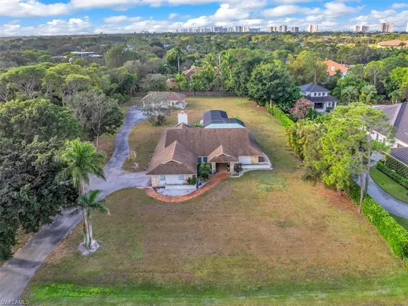 561 Ridge DR, NAPLES, FL 34108