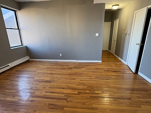 4th image of 246 Roseville Ave #3