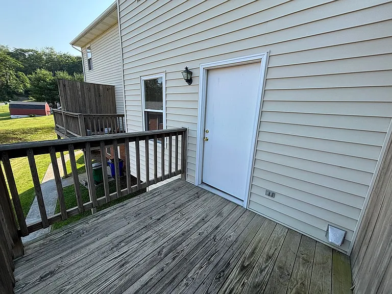 2 Bedroom, 1 Bath Apartment — Photo 11