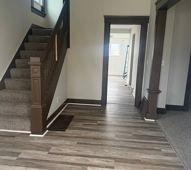 1st image of 129 W 27th St