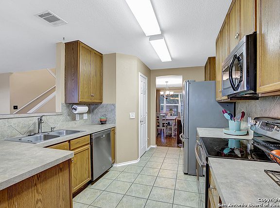 4th image of 3705 Columbia Dr