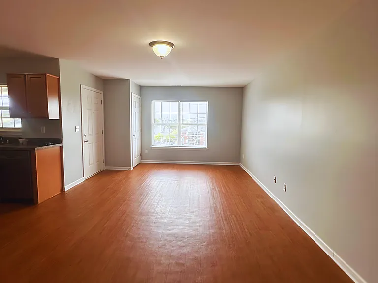 Chilewich Apartments — Photo 19