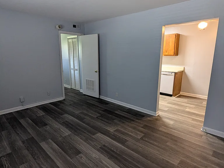 East Lake Apartments — Photo 34