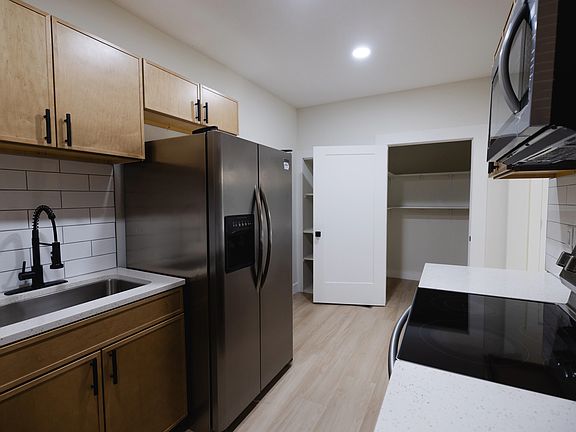 2nd image of 1420 10th St APT 1