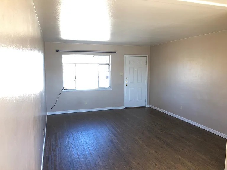 5702 Macon Ln — Photo 3