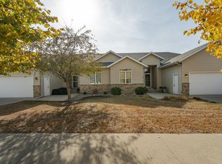 2823 Viola Heights Dr NE, Rochester, MN 55906