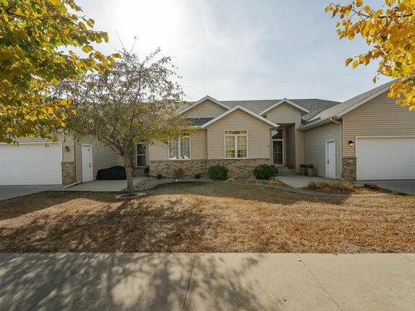 2823 Viola Heights Dr NE, Rochester, MN 55906