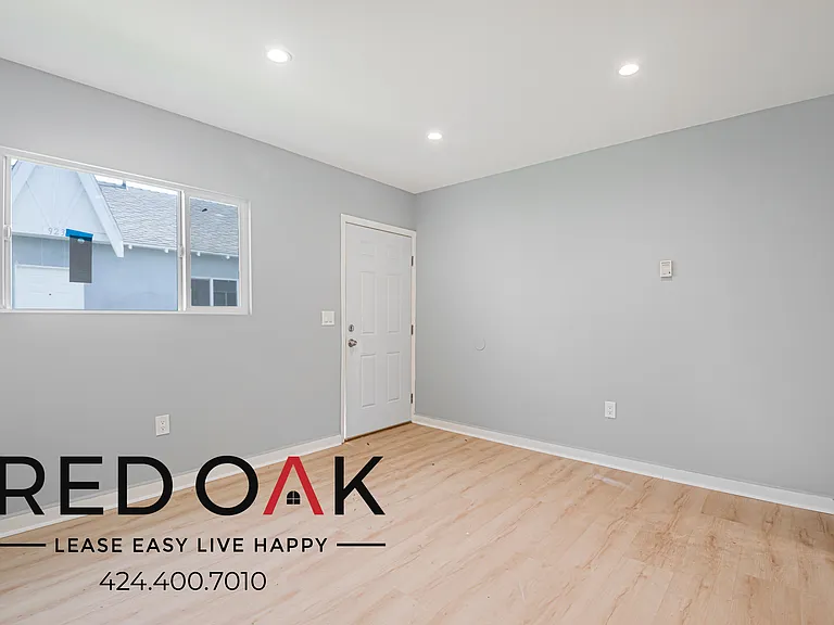 923 W 75th St #927-3/4 — Photo 7